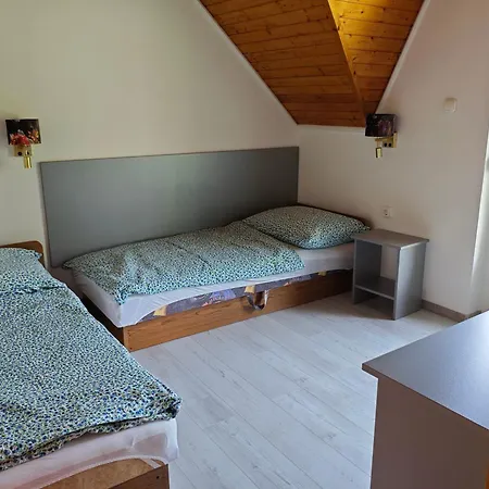 Vitorlas Villa, Emelet *